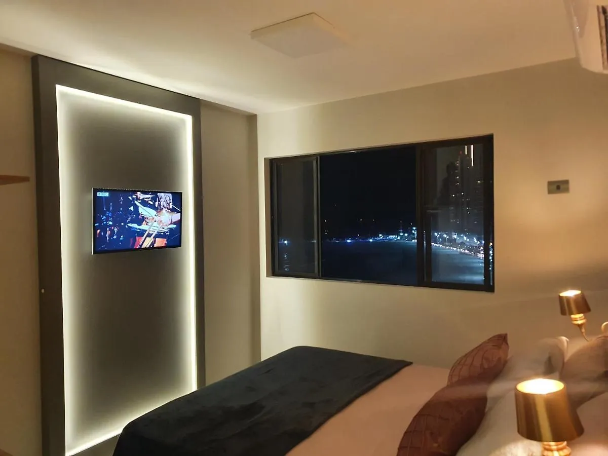 Lindo Apto Tudo Novinho, Predio Frente Mar Balneário Camboriú Brasil