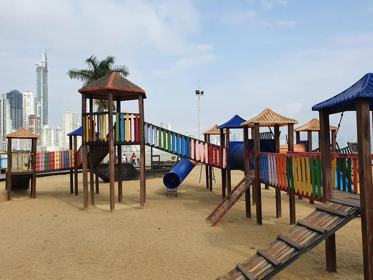 Lindo Apto Tudo Novinho, Predio Frente Mar Balneário Camboriú 0*,  Brasil